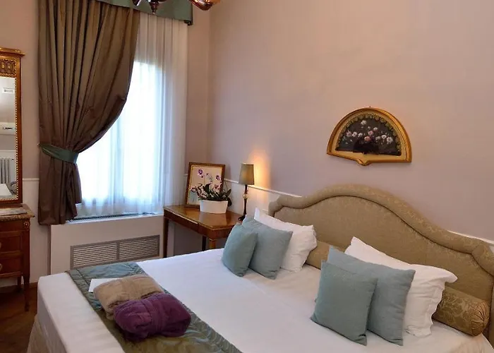 ベッド・アンド・ブレックファスト B＆b イネス 4*