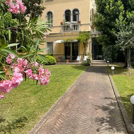 Bed and breakfast Ines 2*