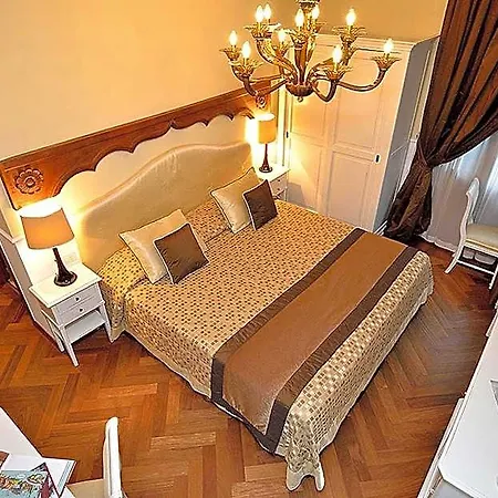 Couette-café Ines 4*